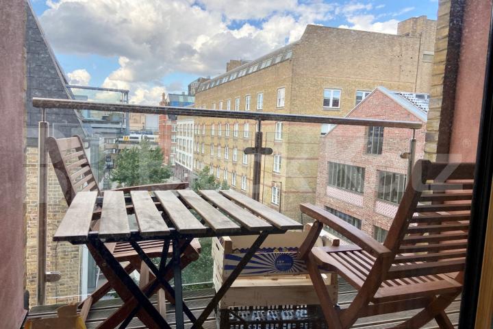 Decorated to the highest of standards boasting size, quality and location Great  Suffolk Street., London Bridge / Borough